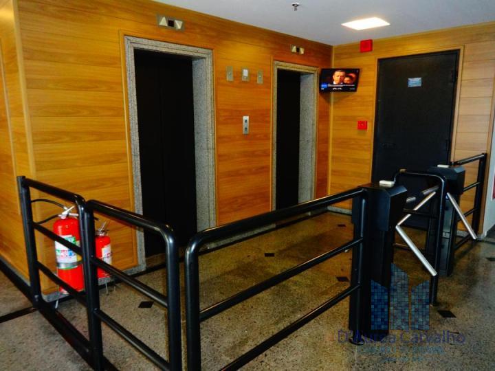 Hall dos Elevadores com Catraca de Acesso