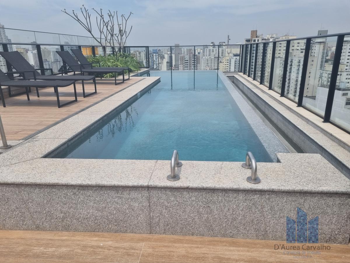 Piscina com Borda Infinita e Solarium
